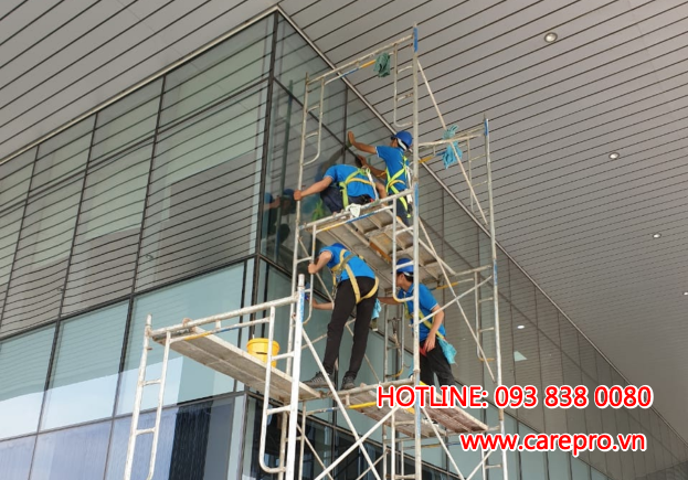 Vệ sinh làm sạch mặt ngoài công trình