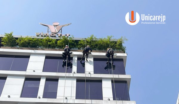 Vệ sinh kính tại quận 3 – Bảng giá dịch vụ 2026