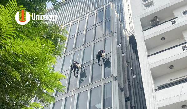Dịch Vụ Vệ Sinh Kính Cao Ốc Chuyên Nghiệp Và Uy Tín